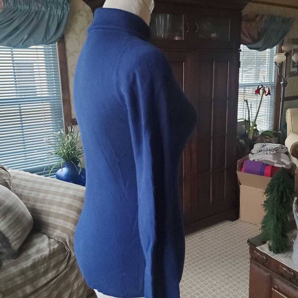 Navy blue turtleneck - Picture 2 of 4